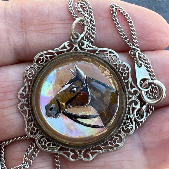 VINTAGE LARGE ESSEX CRYSTAL REVERSE INTAGLIO GLASS HORSE PENDANT CHAIN NECKLACE